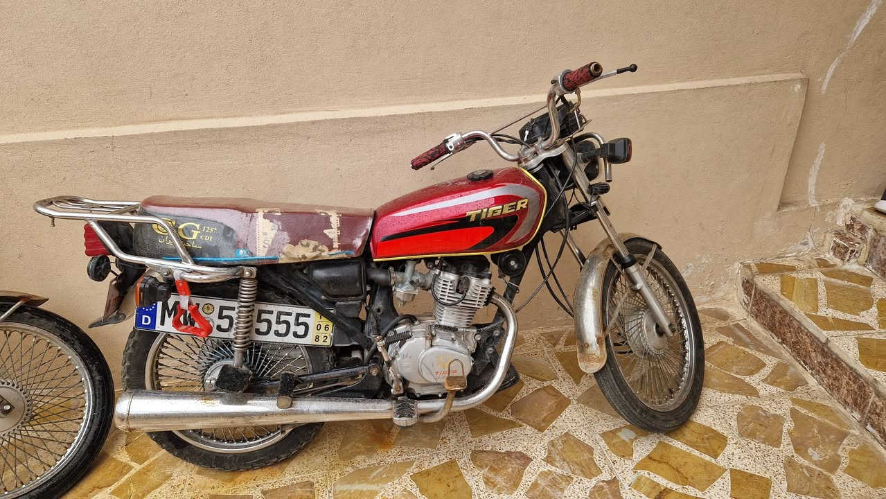 ماطور تايكر للبيع موديل 2020 شرط مامفتوح السعر 475 وبيه مجال بسيط عنوان موصل جانب الأيمن ***********
