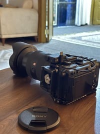 للبيع كامرة  Sony fx3  مع عدستها  Sony 24 - 70 G  للتواصل على الرقم  0...