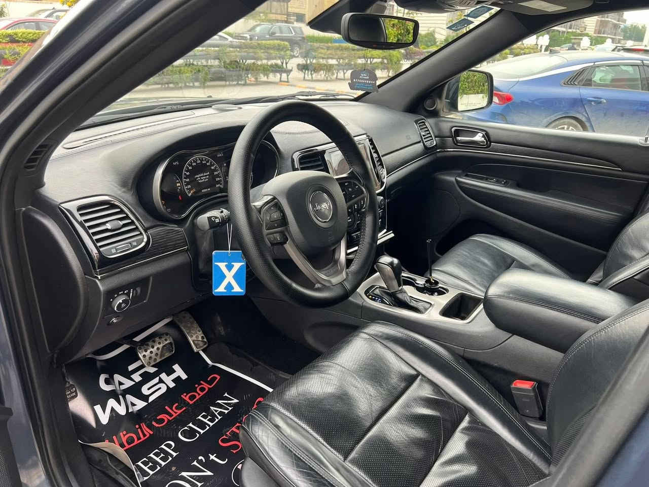 2021 JEEP GRAND CHEROKEE, HIGH ALTITUDE
* جيب 2021 فول مواصفات 
* بانوراما 
* رادار امامي توقف ذاتي 
* رادار خلفي 
* تحديد مسار 
* رادارات جانبيه 
* Park Assist  السياره بيهه اوتو  بارك 
* نظامAuto Start-Stop تطفى المكينه وتشغلهه تلقائيا بالازدحامات 
* نظام ECO 
* نظام sport 
* مقاعد خزن ميموري 
* مقاعد كهرباء 
* مقاعد جلد اسود 
* مقاعد امامي خلفي تدفئه تبريد 
* شاشه كبيره تتحكم بكل تفاصيل السياره من خلالهه 
* CarPlay
* المري الجانبيه شفط 
* المري الجانبيه والوسطيه بيهه امكانيه تعتيم 
* سمعات Alpine
* دمام بالجنطه 
* جنطه كهرباء 
* حاله الايرباك سليم 
* ماشيه 44mi 
* السياره عليهه ادامه كامله وتايرات جديده بدون مصرف نهائيا 
* حادثهه  بدون ايرباك بدون شواصي بدون لغد بدون حداديه 
* مبدل جاملغ امامي جهه اليمين + بنيد + باب خلف السائق بارد ومرشوش كلير فقط يعني السياره بيهه 3 قطع
***********
