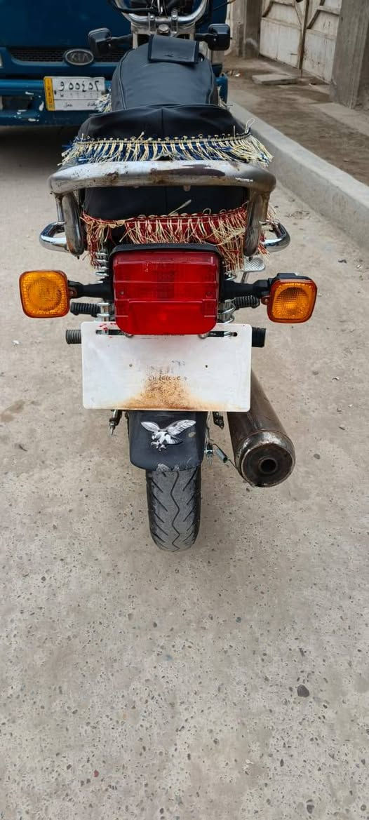 سلام عليكم  
دراجه ايراني 4كير للبيع موديل 2021 دراجه خير من الله عقل رياضي طلكلجات جدد بنزات خلفي جدد كهربائيات كلهه شغاله شلعه خير من الله الدراجه هندر واح تشتغل
السعر 525الف بيه مجال المكان الشعب حي البساتين للستفسار ***********
