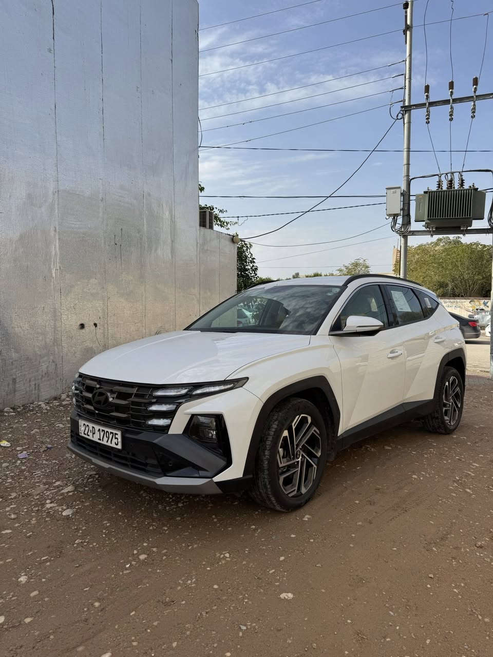 تحيه طيبه…….
للبيع هونداي توسان موديل 2026 خليجي 
لون ابيض ثلجي 
ماشيه 2000 كيلو متر فقط بعدها زيرو 
رقم اربيل بشرط الوكاله او التحويل 
مواصفات(بصمه-تشغيل عن بعد-كشنات كهرباء-كشنات تدفئه-صندوق كهرباء-ويل كب19-بردات خلفيه-مري شفط-اشاير بالمري-قطعتين تبريد-بعد هوايه مواصفات بيها …………..الخ)
السياره مكفوله من كلشي بعدها بحالة الوكاله 
وبسعر مناسب 240 ورقه وبي مجال 
مكان السياره ديالى خانقين 
للاستفسار ***********
