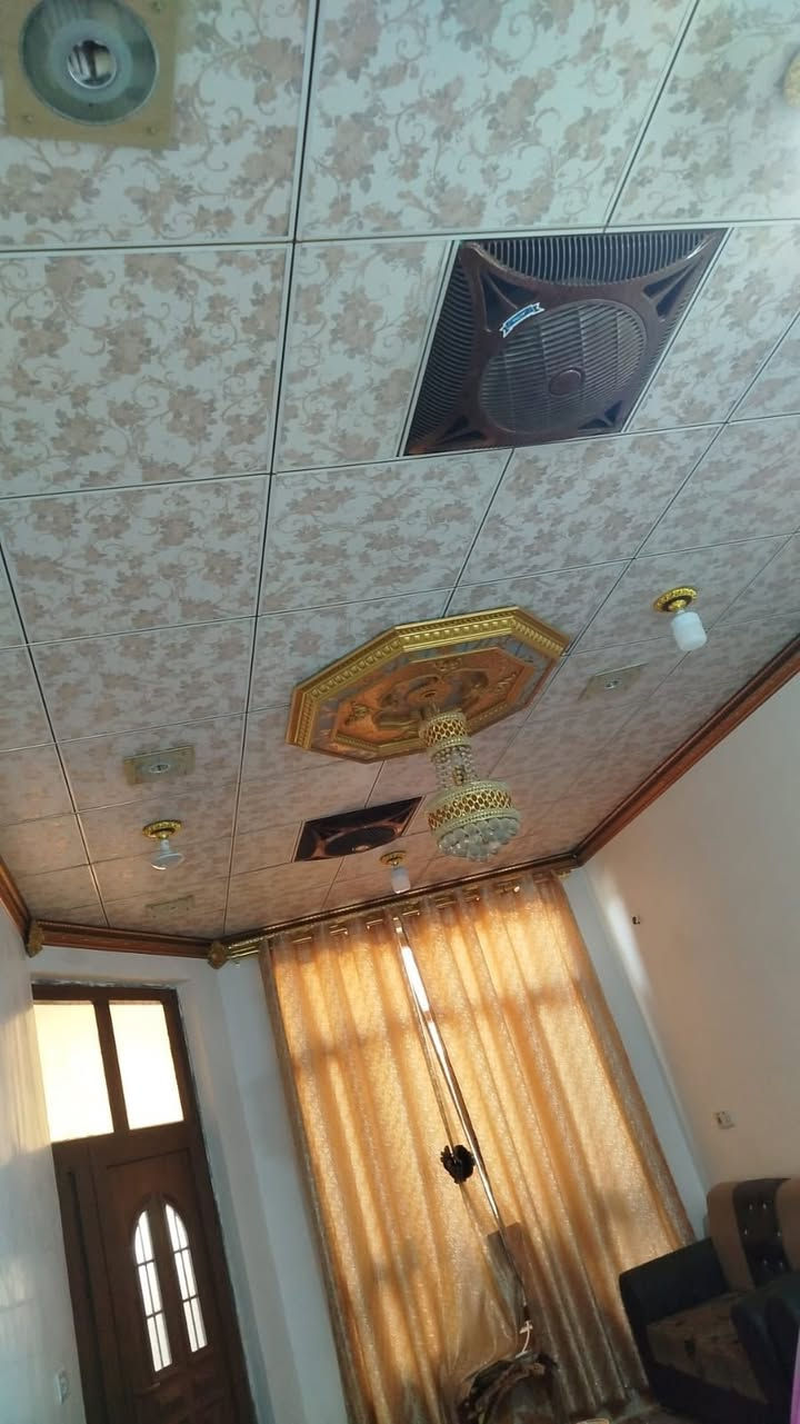 🏘🏘بيت للبيع ديالى خانقين / بانميل بالبداية ثاني فرع من شارع العسكري 
البيت طابقين مساحة 126 متر 
طابق الاول 
1 غرفة نوم واستقبال وصالة ومطبخ ومجمع صحيات داخلي وخارجي 
طابق الثاني 
2 غرفة نوم وصالة ومجمع صحيات 
علماً البيت فول سيراميك وسقف ثانوي 

السعر / 50 مليون بي مجال بسيط 

للأستفسار اكثر اتصال بالارقام فقط 
***********
***********
مكتب فريا موفق للعقار
