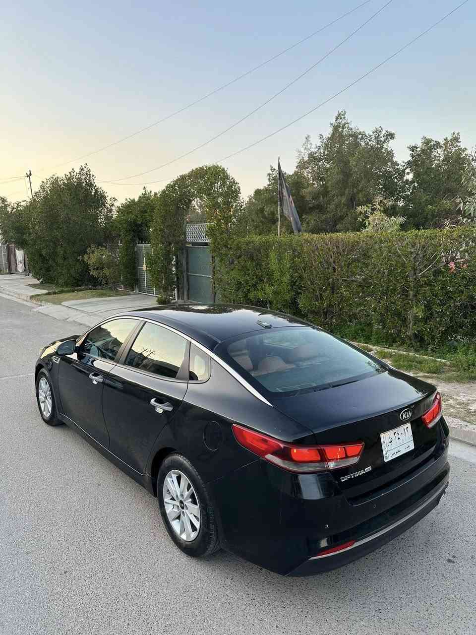 السلام عليكم 
كيا اوبتما 2016 وارد امريكي 
ماشية 76 الف فقط 
محرك 2400 
كلين بجم كبس بدون ايرباك
بالعراق بيها صبغ جاملغات خلفية
الباقي كله مكفول سيارة جاهزة 
داخل جلد قرميدي 
مكاني بغداد / البلديات 
سعرها 118 ورقة وبيها مجال 
للاتصال فقط : ***********
