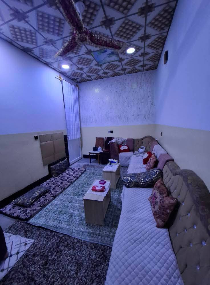 🏠  دار للبيع   طابو  
   👈 مساحه  ١١٠  متر  
  واجه ٦  ×  ٢٠  نزال طابق واحد  درج خارجي
يحتوي  ع  استقبال  مطبخ هول 
غرفه نوم  صحيات  داخلي  وخارجي 
بناء  نضيف   ارضيه  صب 
موقع  في  حي  النداء  قرب 
مدرسه  الفرات   خدمات كامله 

  >>  السعر   ٦٤  مليون    <<

       مكتب القمه  للعقار 
            ***********  📞
