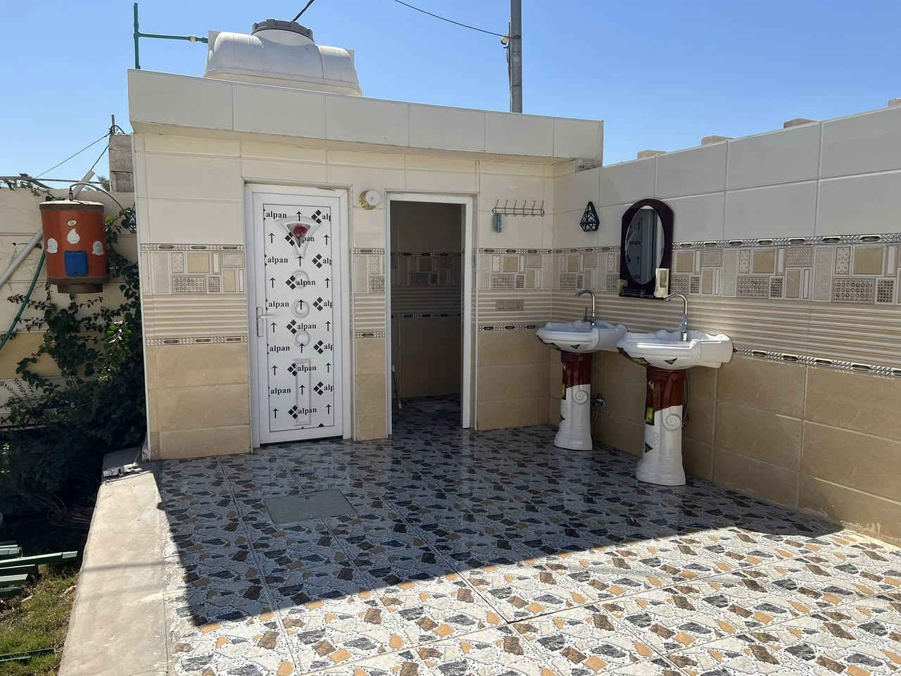 يا الله اللهم صلي ع محمد وال محمد 

دار للبيع المساحه ٣٠٠متر  زراعي قرب بيت حمود العوين  

كامل منً كلشي ع آخر  لاستفسار تصال ع رقم ***********
