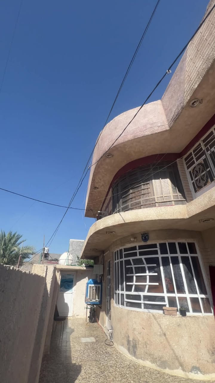 السلام عليكم دار للبيع وقف طابقين
الطابق الاول يحتوي 
عالغرفتين واستقبال ومطبخ وصحيات 
الطابق الثاني يحتوي عالغرفتين واستقبال وصحيات نفس تصميم طابق الاول للاستفسار عالرقم ***********
