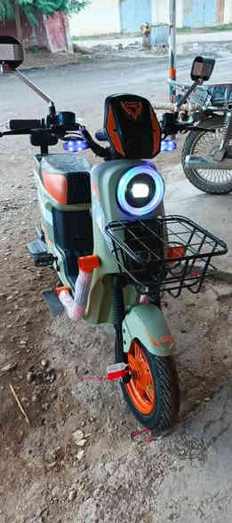 مأطور شحن للبيع جديد ٥ بطاريات كبار جدد عل فحص كامل مابي اي نقص ٢٠٢٥ نضام بك فول السعر ٤٠٠ بي مجال العنوان ديالى ابي صيدا ***********
