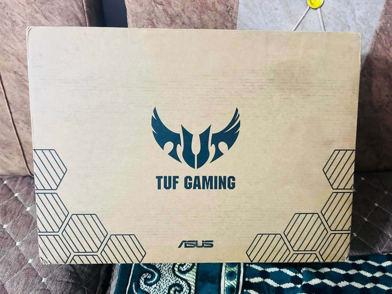 Asus TUF A15
المعالج (CPU): AMD Ryzen 7 4800H (8 Cores, 16 Threads) - أداء احترافي في الألعاب والمونتاج.
 كرت الشاشة (GPU): NVIDIA GeForce RTX 2060 - (قوي جداً لتشغيل الألعاب الحديثة).
 الذاكرة العشوائية (RAM): 16GB.
 مساحة التخزين (Storage): 1TB (1000 جيجابايت) - مساحة واسعة لكل ألعابك وملفاتك.
 الشاشة: 15.6 إنش، مخصصة للألعاب.
 نظام التبريد: هيكل TUF المتين والمصمم لجلسات اللعب الطويلة.
*للعلم الجهاز افضل من 3050 بالالعاب 
***********
السعر خاص
