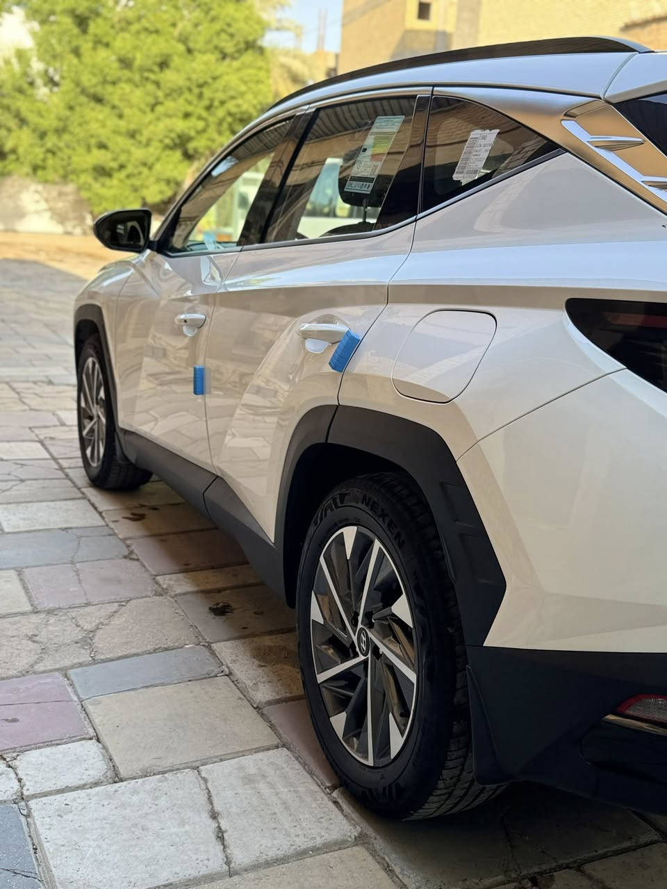 سلام عليكم
هونداي توسان 

خليجي 

موديل 2023

 الموصفات 

 سعة المحرك 2.0L 

 حساسات أمامية 

 حساسات خلفية

 لايت زينون + LED

 بك لايت LED 

كشنات كهرباء 2 

بصمه عدد 2 

 مفتاح التشغيل بصمة

 تشغيل عن بعد  

 حركة المقاعد الأمامية كهربائي

 مثبت السرعة 

 أوضاع القيادة 3انضمه

 حساسات ضغط اطارات 

 قطعتين تبريد

 هاند بريك بصمة 

 اشارة في المرايا الجانبية

 أوتو هولد - Auto Hold

 نظام مانع الانزلاق

 نظام نزول المنحدرات

ماشيه56الف 

‏ Bluetooth - USB - Type C

 شاحن هاتف

 بردات أبواب خلفية

بعد بيها هواي موصفات 

مكاني بغداد 

الرقم ***********
