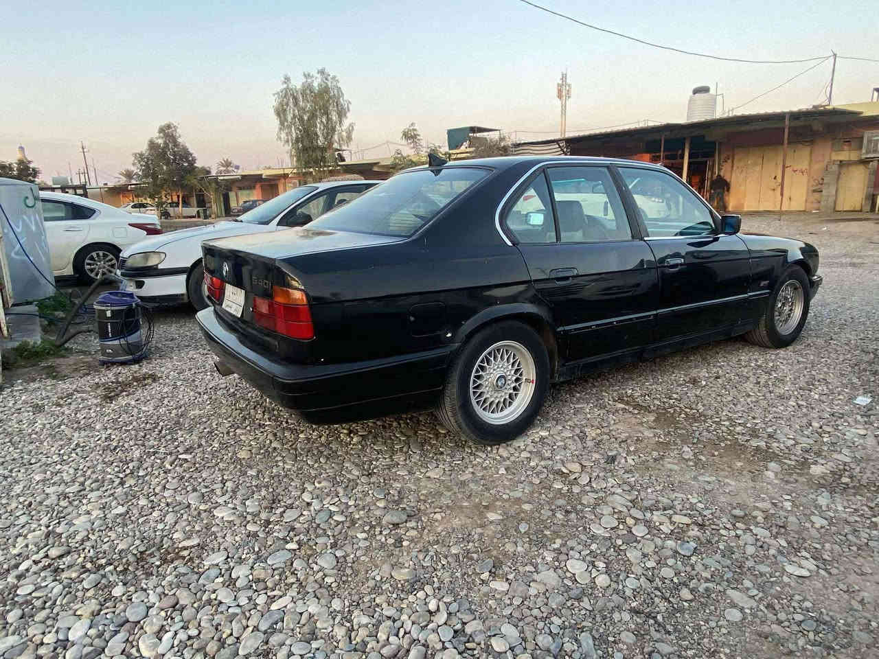 ٥٢٥ مفتوح كير أوتو موديل ٩٠
نقوصات السياره 
الكير من يحما يكوم يخربط 
دواخل يحتاج بطاين ٢ صفحه السايق
كشنات يحتاج تغليف
جامرلغ الخلفي صفحه سكن بي ضربه 
سنويه لحد ٢٠٣٠ أرقام إنكليزي جديد 
سياره باسمنه أتريد تحويل أو وكاله 
سياره مكانها ديالى سعديه الجبل 
*********** السعر ٤٥$
