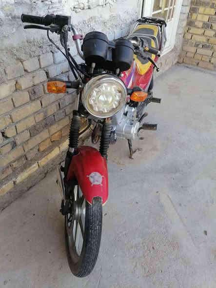 دراجه دايون عضم أوراق اصولي 2017 دراجه نظيفه ما مفتوحه سعره 800وبيه مجال قليل ***********
