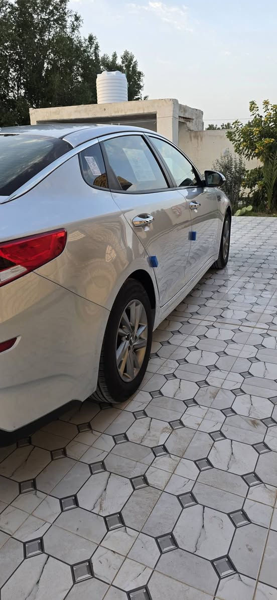 السلام عليكم كيا اوبتيما موديل 2019 
بنيد صبغ وطرف جاملغ المامي صبغ 
 مكينه كير حداديه 
تخم تاير تبريد شغال ماشيه ٧٩ 
موصفات تحكم ستيرن 
كامره دواره حساس خلفي 
رادار تحديد مسار 
مثبت سرعه وبيه موصفات 
لاستفسار***********
مكان سياره ناصريه
السعر ١٤٣
