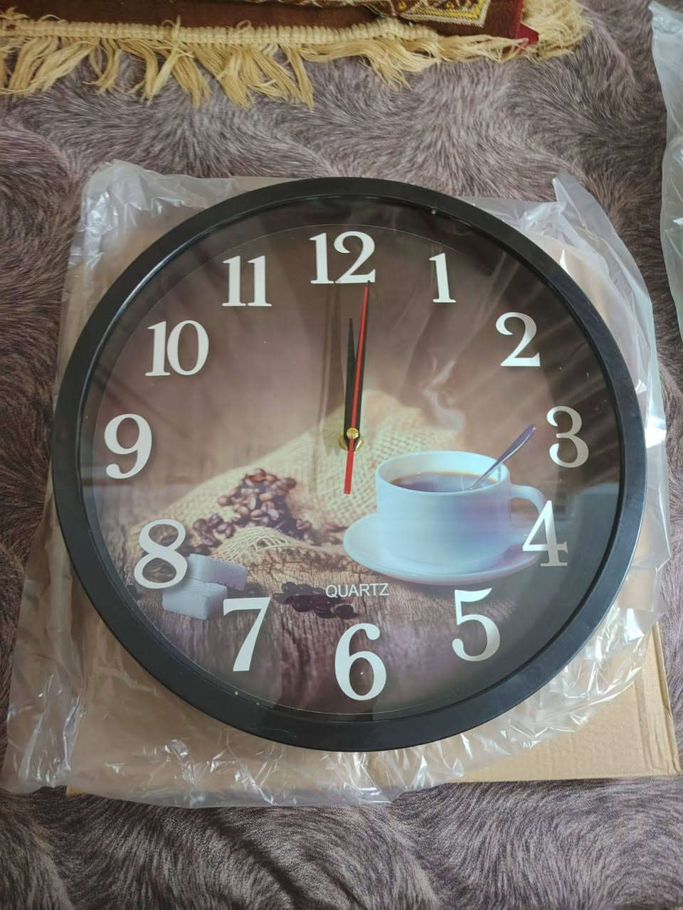 متوفر ساعه جداريه ق30سم اربعه الاوان /***********
سعر الجمله 12 قطعه 50  الف 
المفرد 6 الف مع توصيل داخل تلعفر
