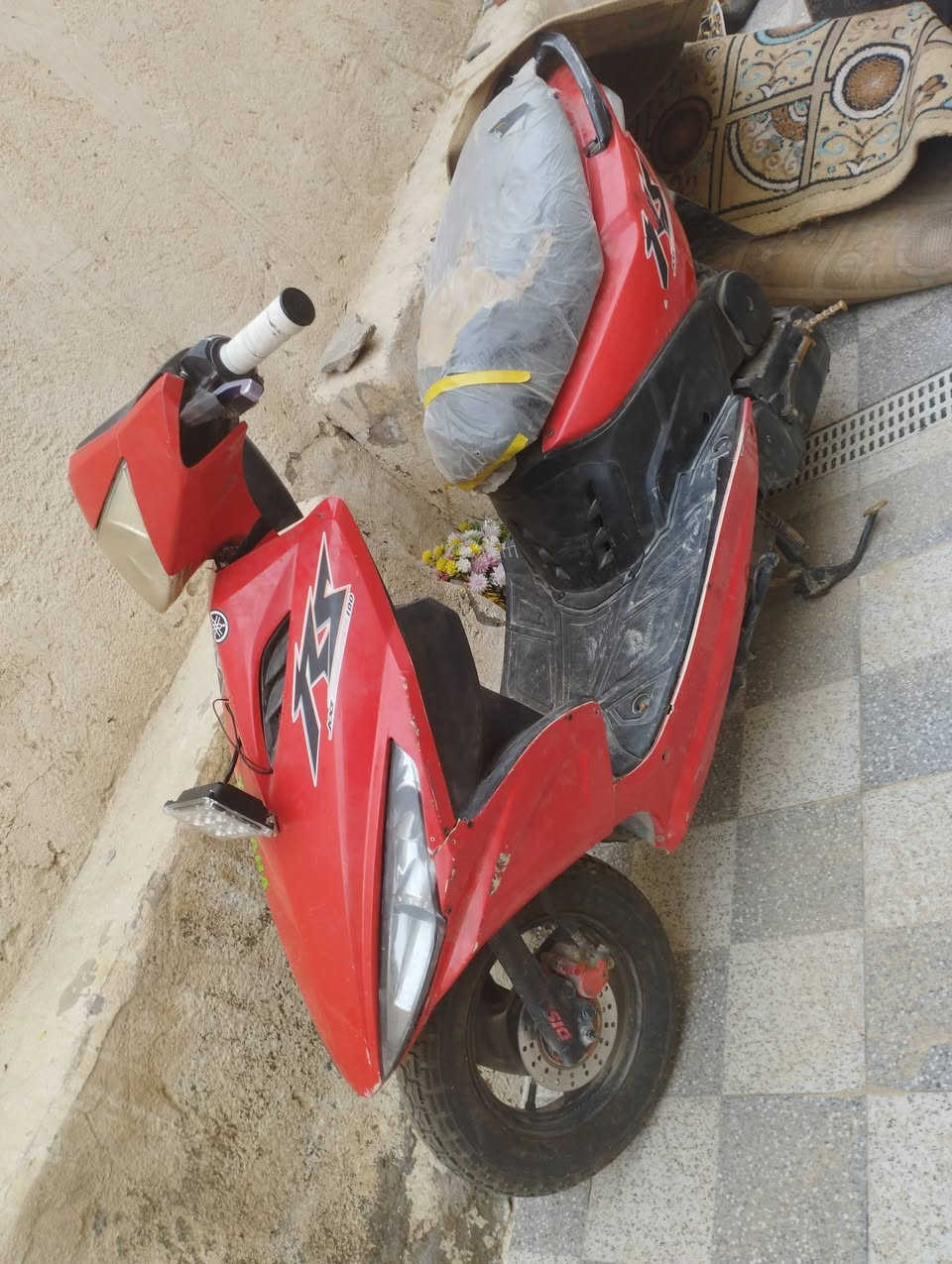 السلام عليكم ماكس مضلع شغاله مكينتها مفتوحه ناعمه معدل ترايك وين مايعجبك لايت شغال بك لايت هورن تشتغل هندر  كوم حديد سكراب سعرها ب ( ٢٠٠ ) قفل
***********
