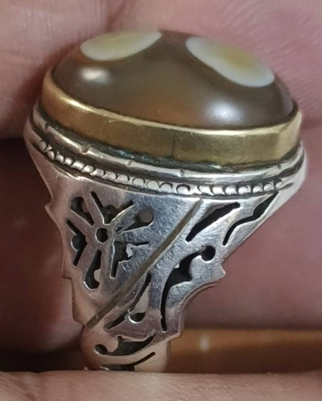 خاتم سليماني هندي عيون متساويه شرط قديم حجره وصياغة
للبيع أو المراوس حسب القناعة يوجد توصيل لجميع المحافظات


**إذا كنت صاحب هذا الإعلان وتريد حذفه لأي سبب، رجاءا أرسل رسالة إلى الدعم الفني**