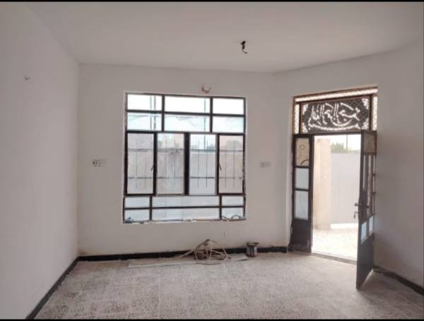 بيت 100 متر مربع منطقة بلقيس بجانب المنتزة ومقابيله رئستآ ملعب بلقيس موقع حلو
يحتوي على غرفة 4بـ5
الاستقبال 7بـ5 
مطبخ سيراميك
حمام سيراميك
سطح شتايكر
ارضية كاشي
بيت اعلى من الشارع اربع بايات
بيت ما ناقصة اي شي
السعر 50 وبي مجال
هاتف :- ***********
