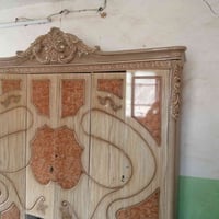 عندي هذا كاونتر للبيع وياة تعلاكة ملابس 07833379946 رايده ٢٠٠