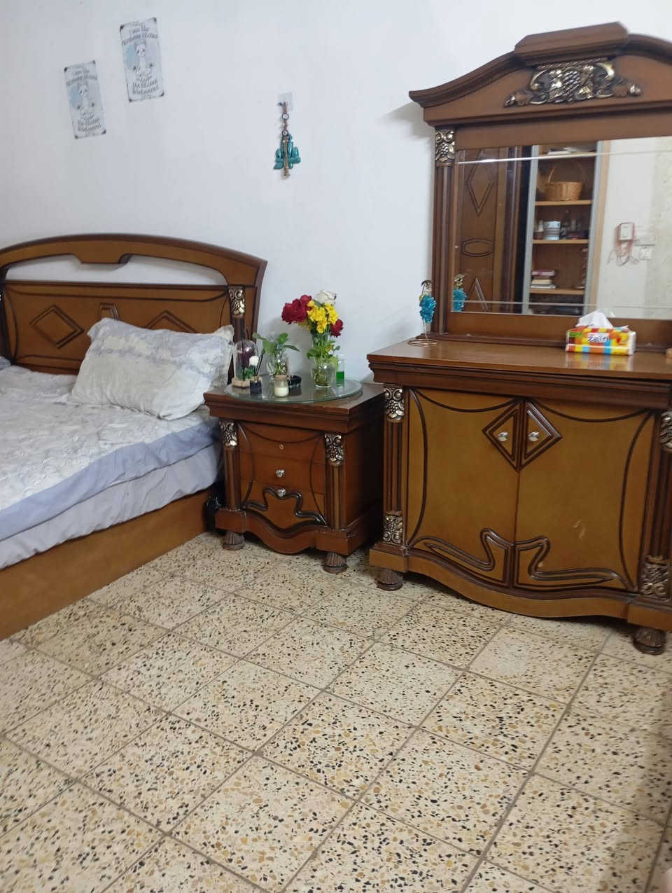 غرفه 6قطع ايطالي نظيفه اي كسرمابيهاسعر 500مكان ابوغريب موبايل ***********
