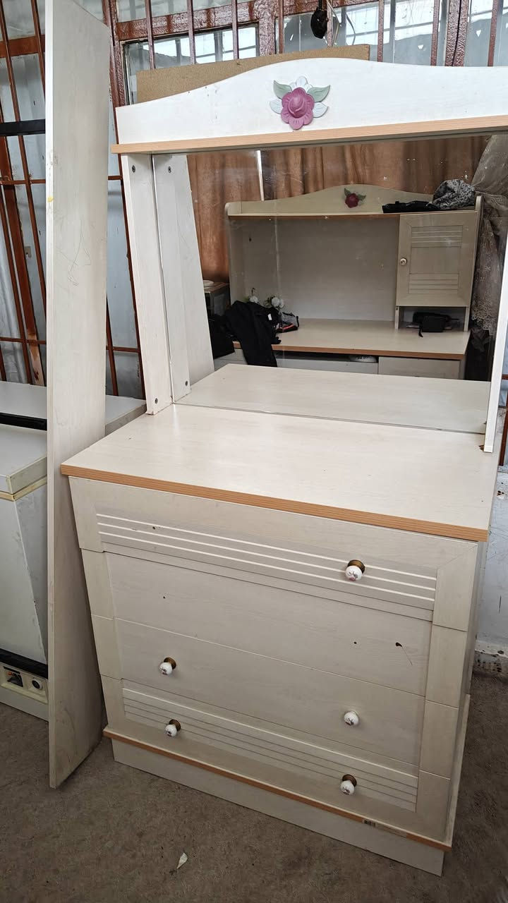 اغراض للبيع العنوان زركته تازه الاستفسار *********** بي واتساب أو مراسله الصفحه
