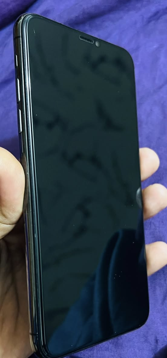 ١١ برو ماكس ذاكرة ٢٥٦ بطارية ٨٦ مبدل فقط شاشة السعر ب٣٢٥ ألف وبيه مجال للشراي للتواصل ***********
