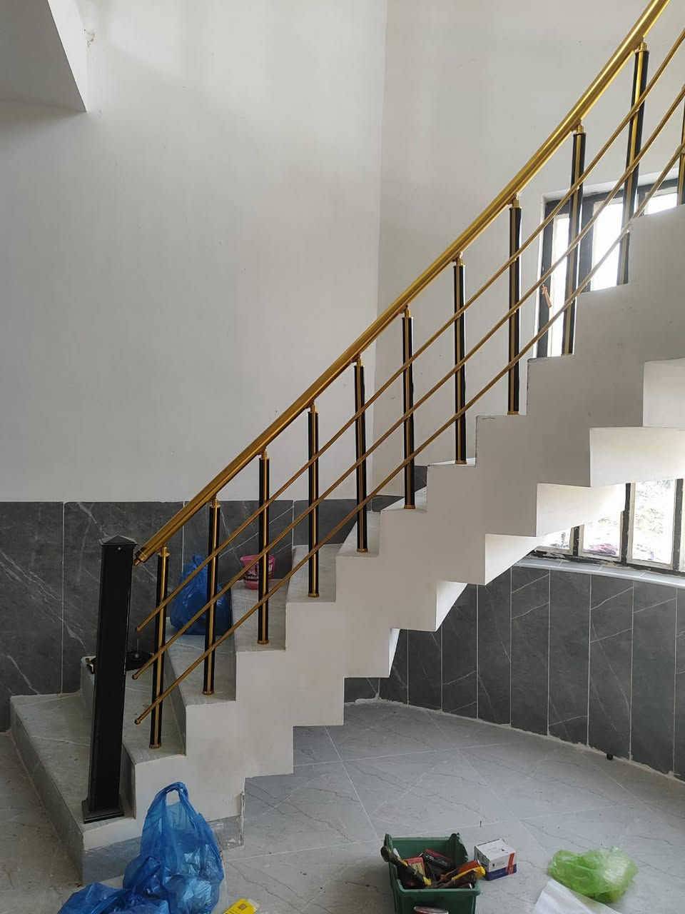 السلام عليكم
عمل المنيوم و  pvc شبابيك بوب 
محجر درج دائري
محجر درج عدل
محجر زجاجي 
وحسب الطلب الاسعار تبدي من 45 لل 65 

للاستفسار 
***********  . او تواصل خاص
