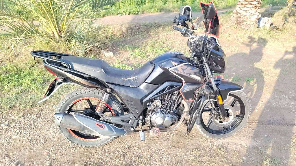 كيواي ار كي 200 سي سي موديل 2022 نضيفة استخدام شخصي سعر 1800 وبيها مجال.. محورة وياله بوكسر امامي وخلفي زنجيل بطح بس التحوير كلف 700 دراجة رزانة وشلعة بيها شاحن لاسلكي 
بيها فقط الدبل طاك الامامي واغراضة موجودة بشركة عجلة الخليج بس ماعندي مجال اسويها دراجة متوكفك بشارع  تشغيل بصمة وسويج رقم انكليزي بغداد بسمي مداور ثاني يوم تجي تكلب وتشوف عجبتك تاخذها وتروح ما عجبتك اضيفك وتروح دراجة مرتبها ع ايدي الله شاهد بغداد, العراق


**إذا كنت صاحب هذا الإعلان وتريد حذفه لأي سبب، رجاءا أرسل رسالة إلى الدعم الفني**