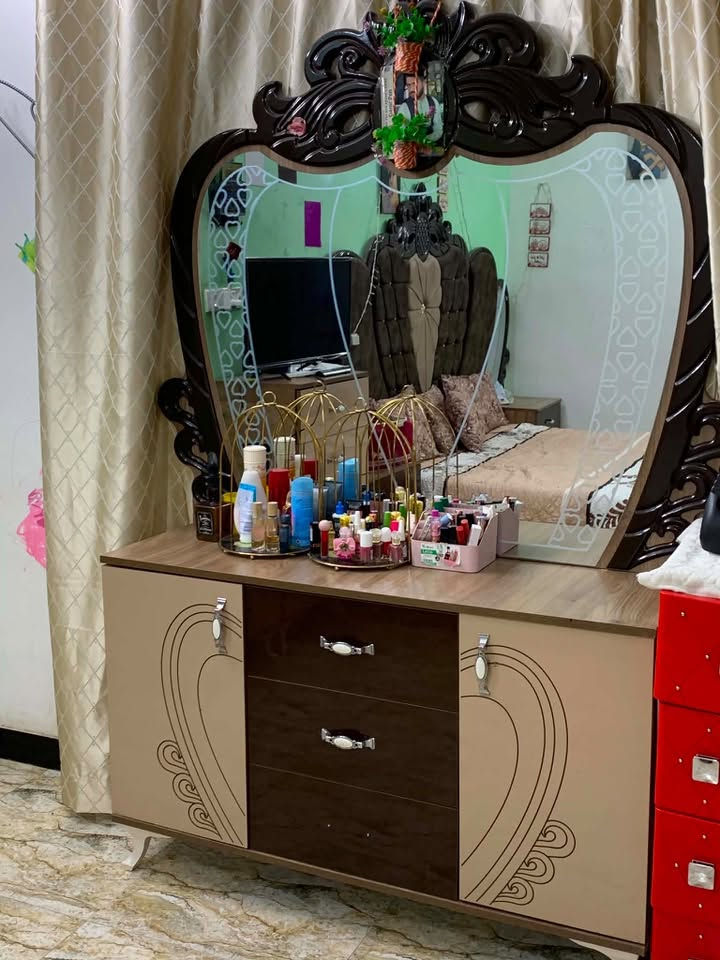 غرفه اخشاب للبيع بسعر 550 وبيها مجال العنوان الغزاليه ***********
