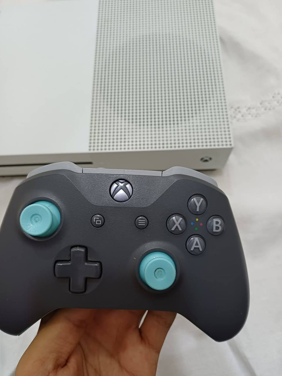 Xbox one s...اكس بوكس ون اس...واحد1 تيرابايت...يدتين شغالات بشرط الجهازممفتوح  وتاك يده ممفتوحه نظيف جدا..وسعر ١٨٥ الف ..مكان كركوك
بي مجال قليل ان شاءالله


**إذا كنت صاحب هذا الإعلان وتريد حذفه لأي سبب، رجاءا أرسل رسالة إلى الدعم الفني**
