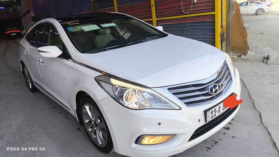 هونداي ازيرا ٢٠١٢ خليجي 
فول  مواصفات VIP 
حجم المحرك ٣٣٠٠
رقم بغداد أنكليزي 
مكفولة  من كلشي   ما عدا بارد شوي باب الصدر  والجاملغ ورى باب الصدر
بصمه.   بنوراما.. يدات كروم.. مري شفط ترحيب اوتو .. بك لايت LED.. كشنات جلد بيجي  كهرباء 
 ... بردات جانبيه.. برده خلفيه كهرباء.. حساس امام خلفي .. كامره شاشه.. 
 خمسه ويل كب... 
كير محرك  مكفول  .  سلايد   ٣   شغال . حدادية  مكفول 
نقص فقط تبريد   ملييك  غاز    علما بالصيف جان شغال
سعر ١١٢  
***********
المكان  ديوانية ديوانية, القادسية
