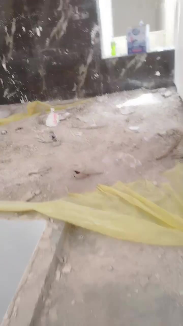سلام عليكم عمال اثنين احنا نشتغل تنظيف نقل غراض تصعيد مواد نقل مواد *********** واتساب بغداد
