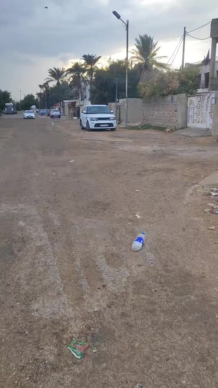 سلام عليكم
رانج روفر سبورت بدون سوبر 
بدون سوبر عادي HSE تنفس طبيعي 
اقوى مواصفات في رانج روفر (اتو بي غراف)
مكفولة عدى شبر في الجاملق الامامي صبق 
1/ لون ابيض لؤلؤي 
2/ 5 بصمات 
3/ 5 ويل كب 
4/ 5 كاميرات 2 في الدعامية 
5/ صندوق كهربائي و شفط 
6/ كشنات جلد و مخمل
7/ كشنات ترحيب + حضن + نفخ + خزن ميموري 
8/ أستيرن كهربائي و ترحيب اوتو + شفتات في الاستيرن
9/ سقف كنتارة + تكم كنتارة 
10/ 11 يرباكات + تحت الاقدام 
11/ فتحة سقف سلايت روف 
12/ جام اوتو + تنزيل و تصعيد عن بعد 
13/ ثلاجة وصطية + شاشة أعطال و شاشة تحكمات 
14/ شاشات خلفية + تابلت في المسند الوسطي الخلفي 
15/ لايتات ابيض ثلجي زينون + كشافات زينون 
16/ جكات جوبلس تعلي تنصي 
17/ 5 وضعيات سياقة 
18/ مري شفط + قلاب عند البك 
19/ دبل جكمجة + سماعات هارمن كاردن 
20/  فور ويل 
21/ نيكلات + تكم اسود بلاك 
اخم تاير جديد + جوبلس جديد + ماطور رفع جديد+ فيتبم جديد 
عدد كاملة من سبير و جك و سباين 
رقم بغداد شبه مميز مكاني بغداد الأورفلي السعر 132 بيها مجال 
***********
