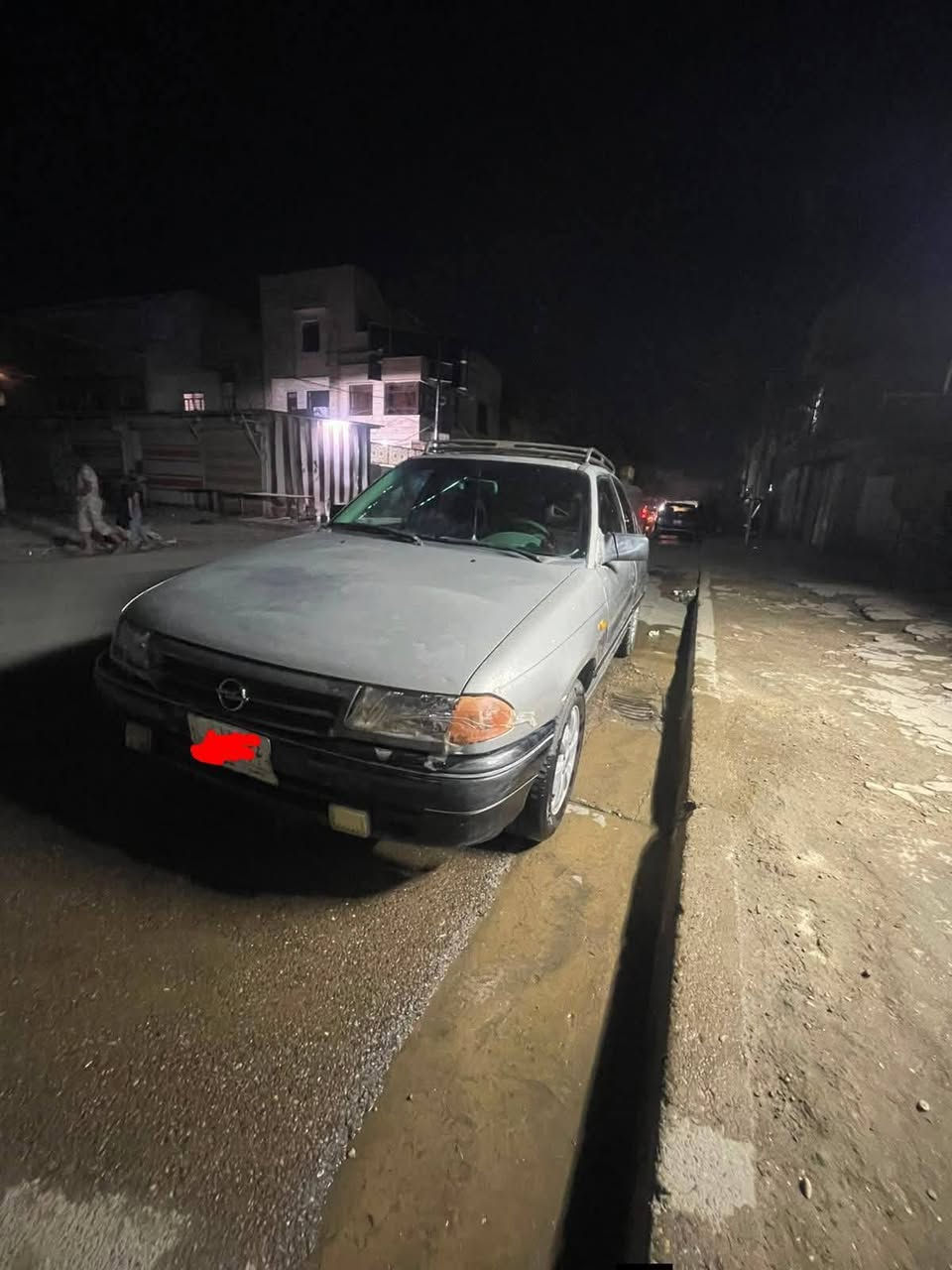 سلام عليكم سياره اوبل استرا موديل ١٩٩٣ للبيع مكفوله من صبغ ول ضررر  كير اوتوماتيك مكينه وكير بل كارتون سياره ابسمي رقمه اجنبي بغداد وهزه جديده عنوانها موصل جانب الأيمن السعر 39 الرقم ***********
