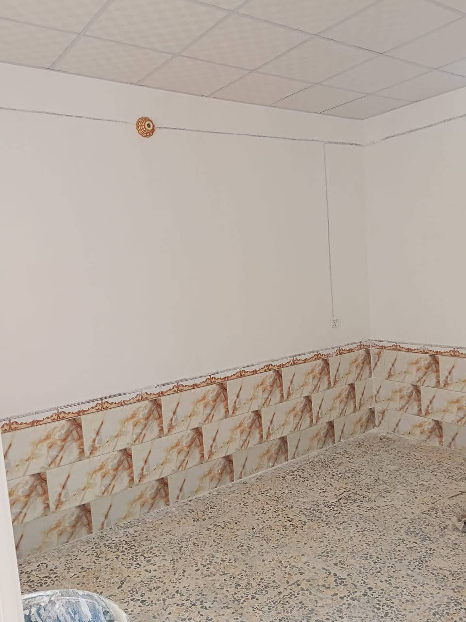 للبيع 100 متر بالنداء بمنطقة 58 عكاده نظيف و عالي عن الشارع السعر 64 وبيه مجال الاستفسار ***********
