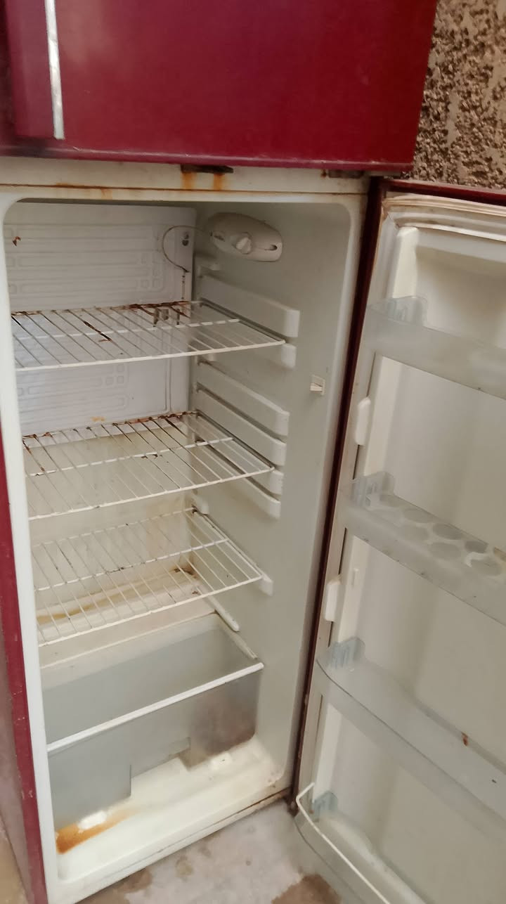 ثلاجة عطلانة للبيع سعرها 20 الف
الماطور عطلان وغراضها كاملات ومابيهن نقص مثل ما واضح بالصور


**إذا كنت صاحب هذا الإعلان وتريد حذفه لأي سبب، رجاءا أرسل رسالة إلى الدعم الفني**