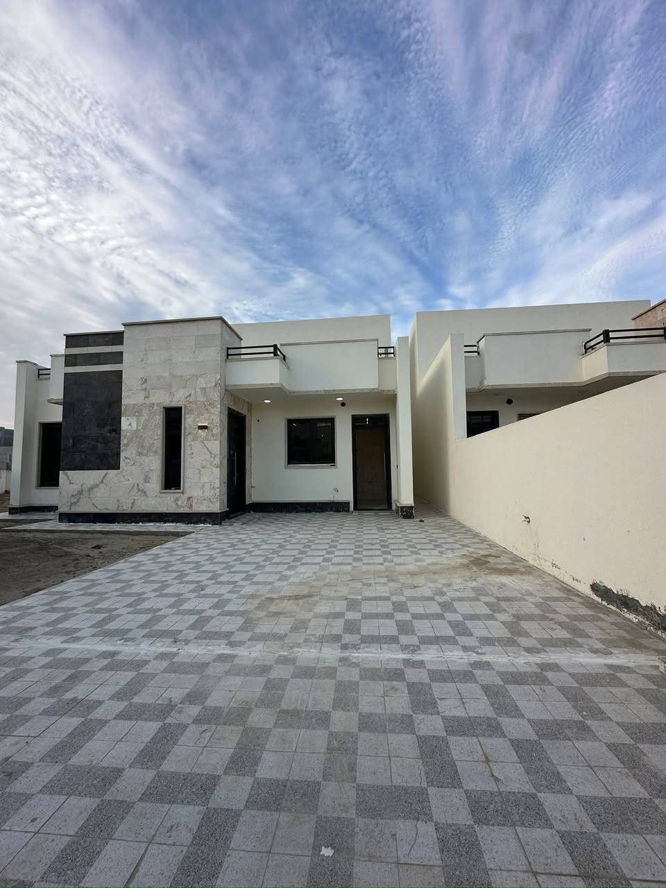 دار صفر للايجار   ( القرية الهولنديه )
ال 100 دار
مساحة 400 متر 
3 غرف نوم+ هول + ستقبال  + مطبخ  

؛ الاستفسار  اتصال ع 
***********
