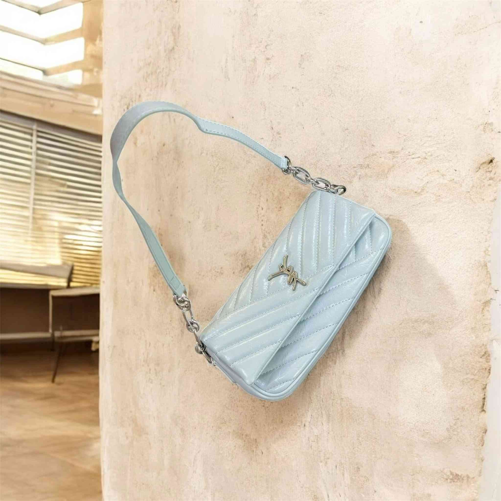 احذيه وحقايب للحجز واتس ***********
