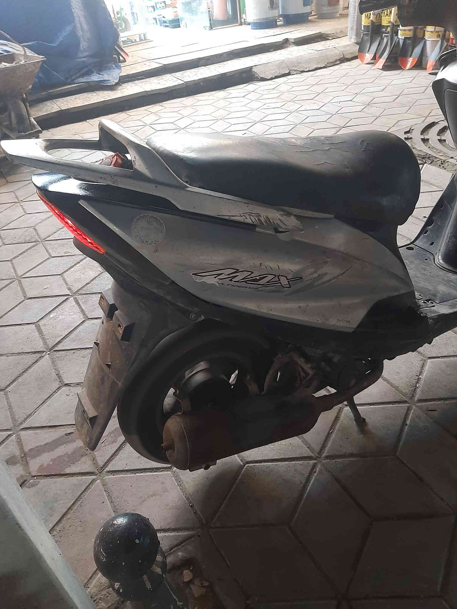 ماكس ياباني سرعة (140) كاملة مكينة ناعمة لا نظوح ولا تبخير ( بس الكابريتر تخربط فقط والباتري تعبان ميشغل ) كلهة بلادية  كيجات كهريائيات كلهة شغالة نظافتهة موظحة بلصور والفديو السعر( 300 الف ) مكاني (بغداد الجديدة) الشراي يتصل (***********)
