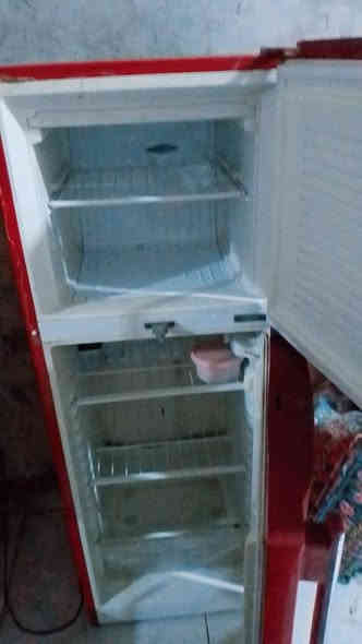 سلام عليكم هاي ثلاجه نضيفه وتبريد يخبل بسعر مناسب بس هاي مو الحجم الجبير هذا رقمي ***********
