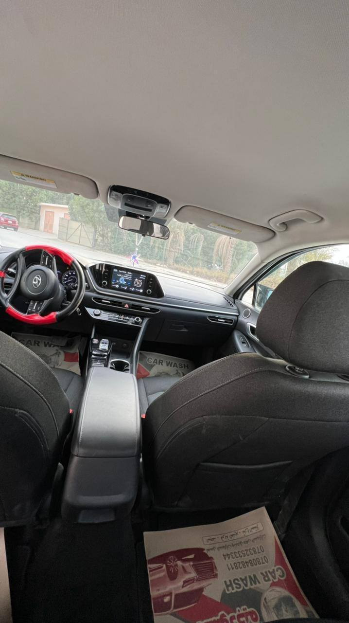 السلام عليكم HOYNDAY SONATA 2021 
 مواصفات SEL مرغوبه 
رقم بغداد
المحرك .2.5 تنفس طبيعي 
شاشه 
حساسات 
كامره خلفيه 
اضائه LED امامي وخلفي 
ابل كار بلي 
عداد المسافه المقطوعه 140 
ايرباك فقط ستيرن 
دواخل سليم 
نضام ترحيب 
رادارات كامله 
سياقه ذاتيه 
تحكم ستيرن كامل 
مثبت سرعه 
مثبت مسار 
سايد بريك بصمه 
4 انضمه قياده 
اوتو هولد 
نضام APS 
مانع انزلاق 
حساس اطارات 
شاشه اعطال 
مراقبة النقطه العمياء 
نضاف اوتو في الكشافات الاماميه والخلفيه 
رادار الخطوط البيضاء 
بلوتوثbaux + usp
صندوق كهربائي ذكي 
مصابيح ضباب 
الحادث موضح بالصور بدون دواخل 
مكان السياره بغداد 
سعر 165 بيها مجال بسيط
الرقم للتواصل ***********
