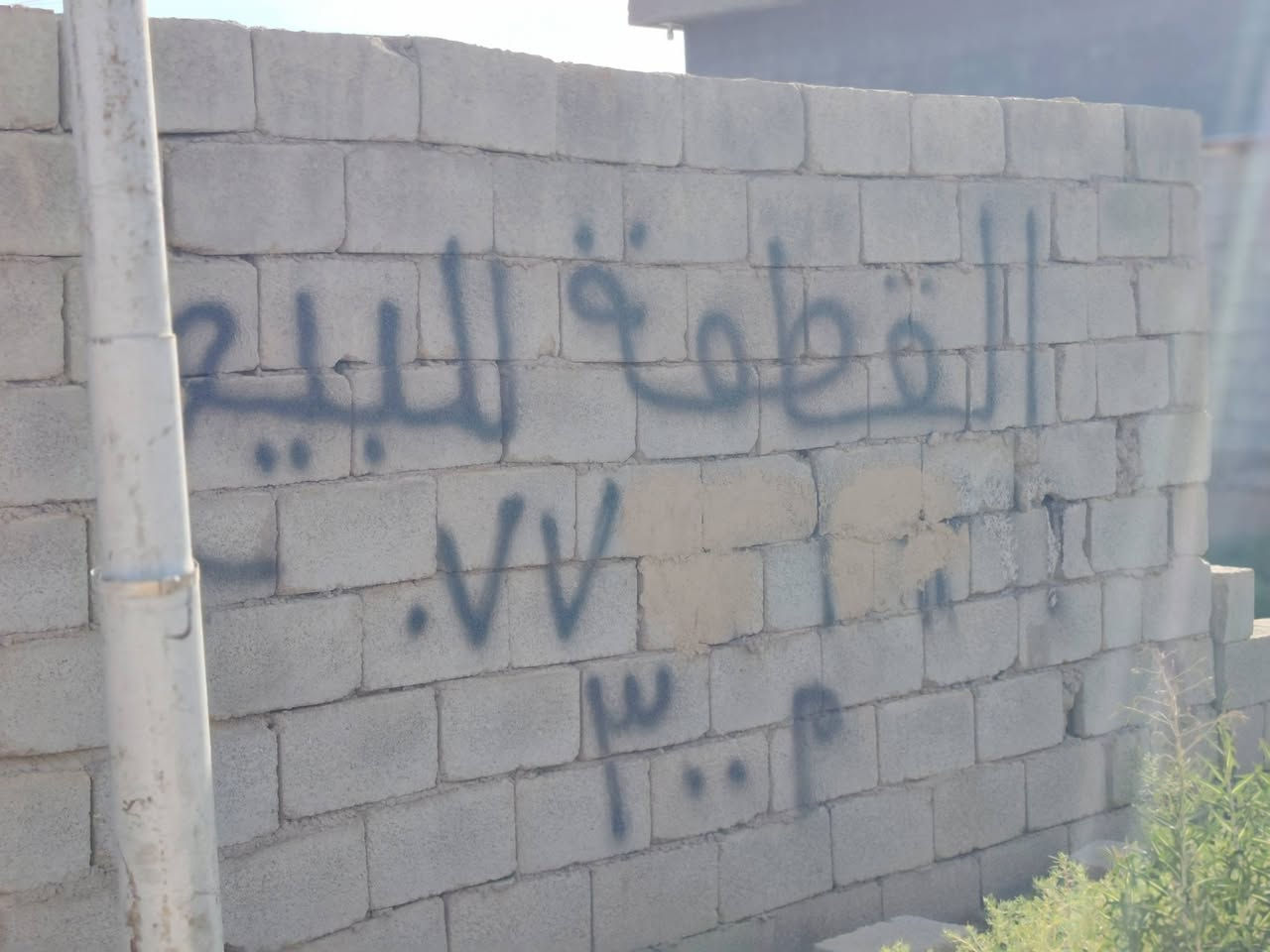يالله سلام عليكم قطعة أرض للبيع بغداد المدائن منطقه بانوراما قرب ملعب النخيل مساحه ٣٠٠ متر زراعي خدمات كامله تبليط كهرباء ماء قريبه عن الشارع الرئيسي العام ٢٠ متر وتنقسم قطعتين ٧ ونص واجهيه ونزال ٢٠ واقهة القطعه بدون متنقسم واجهيه ١٥ ونزال ٢٠ زراعي عرض الشارع ١٠ متر مخدوم من جميع الخدمات السعر ٥٥ وبيهة مجال بصيط للاستفسار الاتصال على الارقام *********** أو *********** وات ساب
