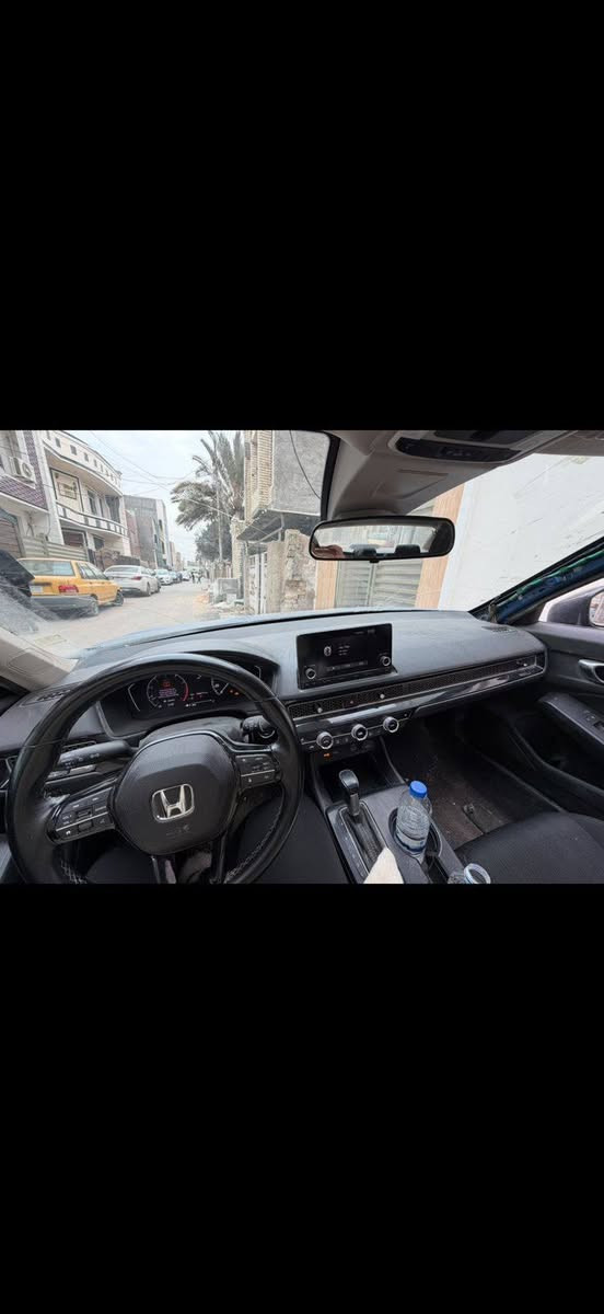 السلام عليكم بيع ومراوس هوندا سيفك موديل 2023 وارد امريكي صور الحادث موجودة بلمنشور السيارة بدون نواخل السيارة فحص مؤقت ممرقمه بعدهة سيارة معمرة وكاملة مكاني بغداد حي القادسيهه السعر 107 ورقة وبيهة مجال للاستفسار ***********
