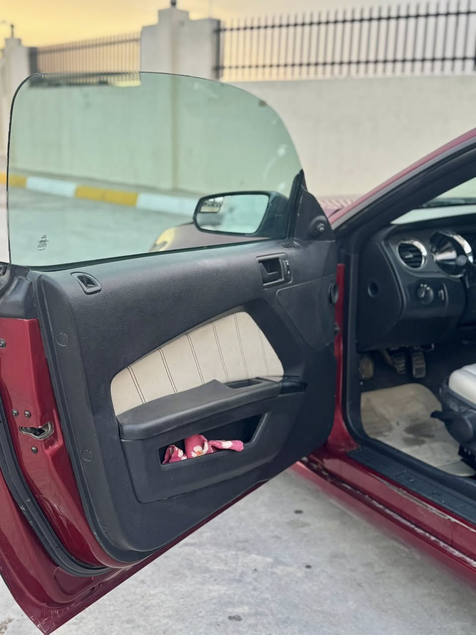 السلام عليكم 
كل عام وانتم بالف خير ….
موستنك 2014–كير عادي رقم بصره مشروع وطني تحويل اي محافضة…
سياره قطعتين صبغ جاملرغ +باب فقط ..كير مكينه  كهربائيات بشرط جطل زغير مابيه. 
صدر امامي خلفي خير من الله..
تخم تاير جديد اول بارحه شاده +حمامم جديد وعندي صور وفديوات تدفء تبريد شغال سياره جاهزة ولحمدلله مابيه نقص اكزوز صوته يخبل .
بيع او مراوس مع كير اتو شعندك نزل او اتصال )***********)
