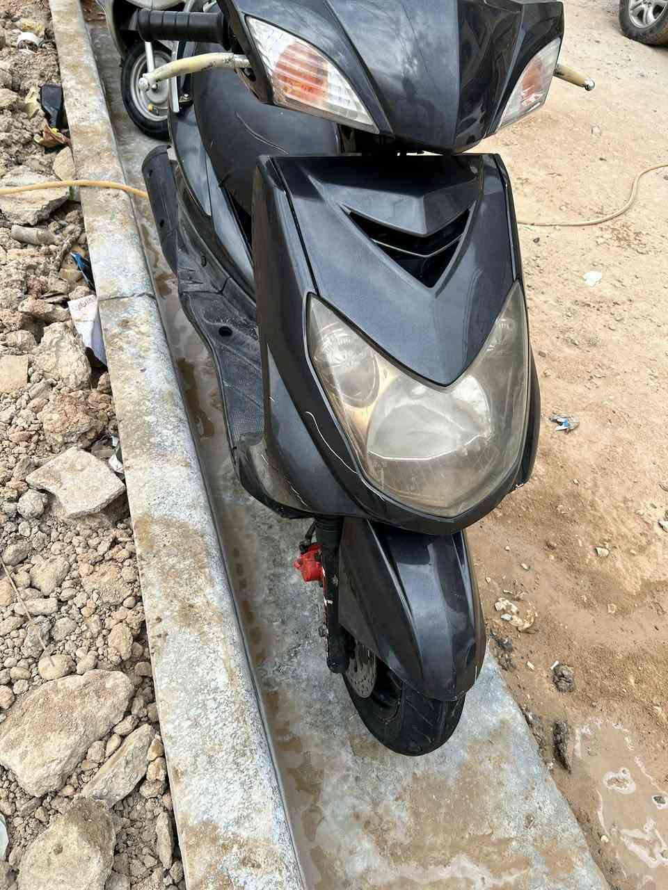 سلام عليكم متاح دراجه سكنس فحل كابريته دراجه مامفتوحه جيب فيتر وتعال افحص اكفله الك كفاله من معدل شلعه  اليعجبك المو شراي لايتصل رجائن هذه رقمي ***********
