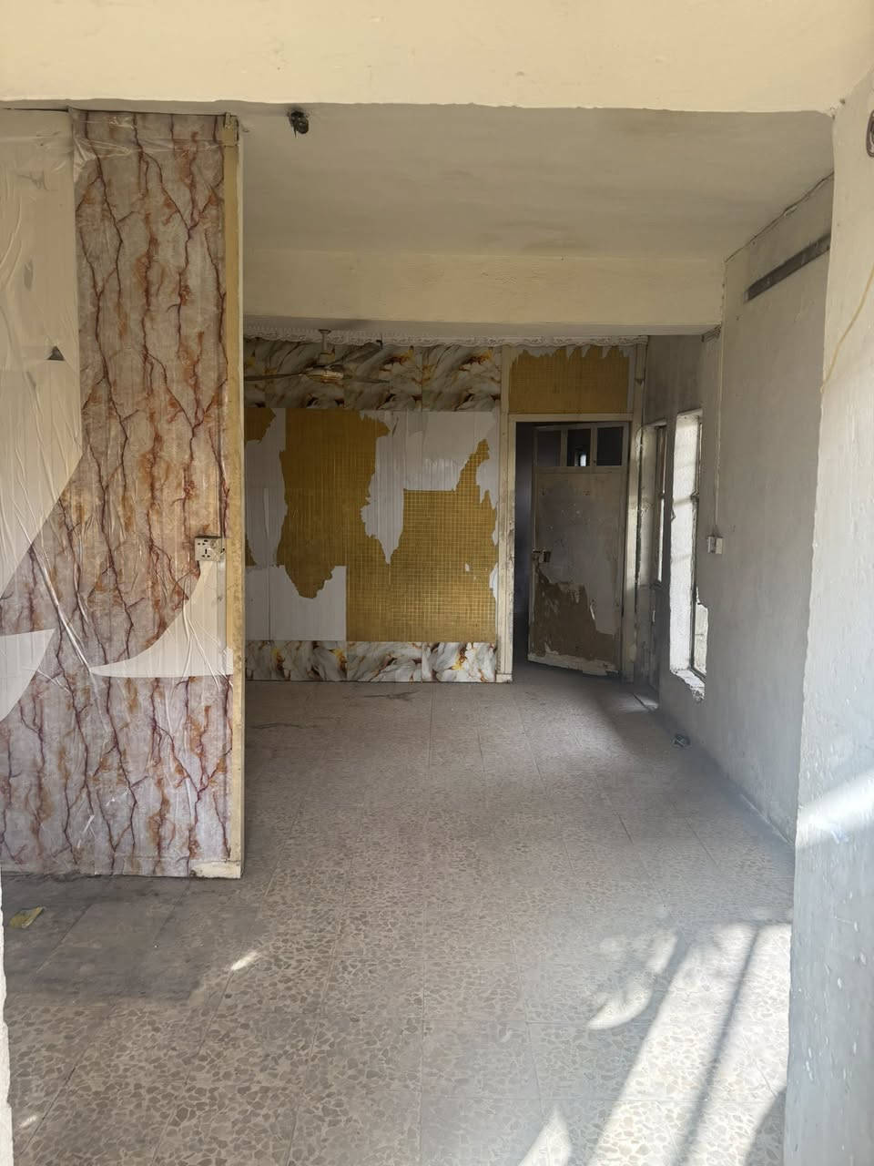 هيكل للبيع ‼️(ركن )‼️
المساحة الكلية 78 متر  
الواجهة ٧:٥٠م والنزال ١٠:٥٠م 

السعر :115 مليون دينار عراقي 

العنوان : الغزالية _ شارع الضغط _ مقابيل جامع امام الصادق (ع)

للتواصل :***********
