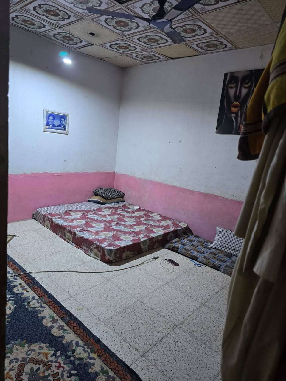 بيت زراعي للبيع مساحته 250متر استقبال 8في 4غرف 25في 6 صاله مفتوحه عل غرف جبيره حمامات 2 بيت جاهز سعره 25 وبي مجال الشراي يتصل عل خاص او عل رقم هاذا شارع المطار قرب سيد حبيب ***********
