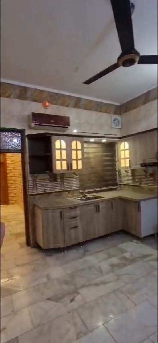 مشتمل ارضي للأيجار
المساحه 150 متر حي الجهاد بلقرب من خدمي المطار 
غرفتين نوم بناء حديث ومجهز 
سبالت 4 وكاونتر مطبخ وسخان وماطور 
يوجد تصوير فديو كامل للبيت واتساب 
للأستفسار ***********
