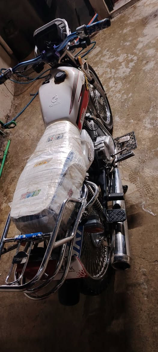 دراجه تايگر 20 مكينه مبدل ولفات فقط. تحريك ومعدل دراجه نضيفه المكان حي السماح. السعر 425. وبيها مجال. ***********
