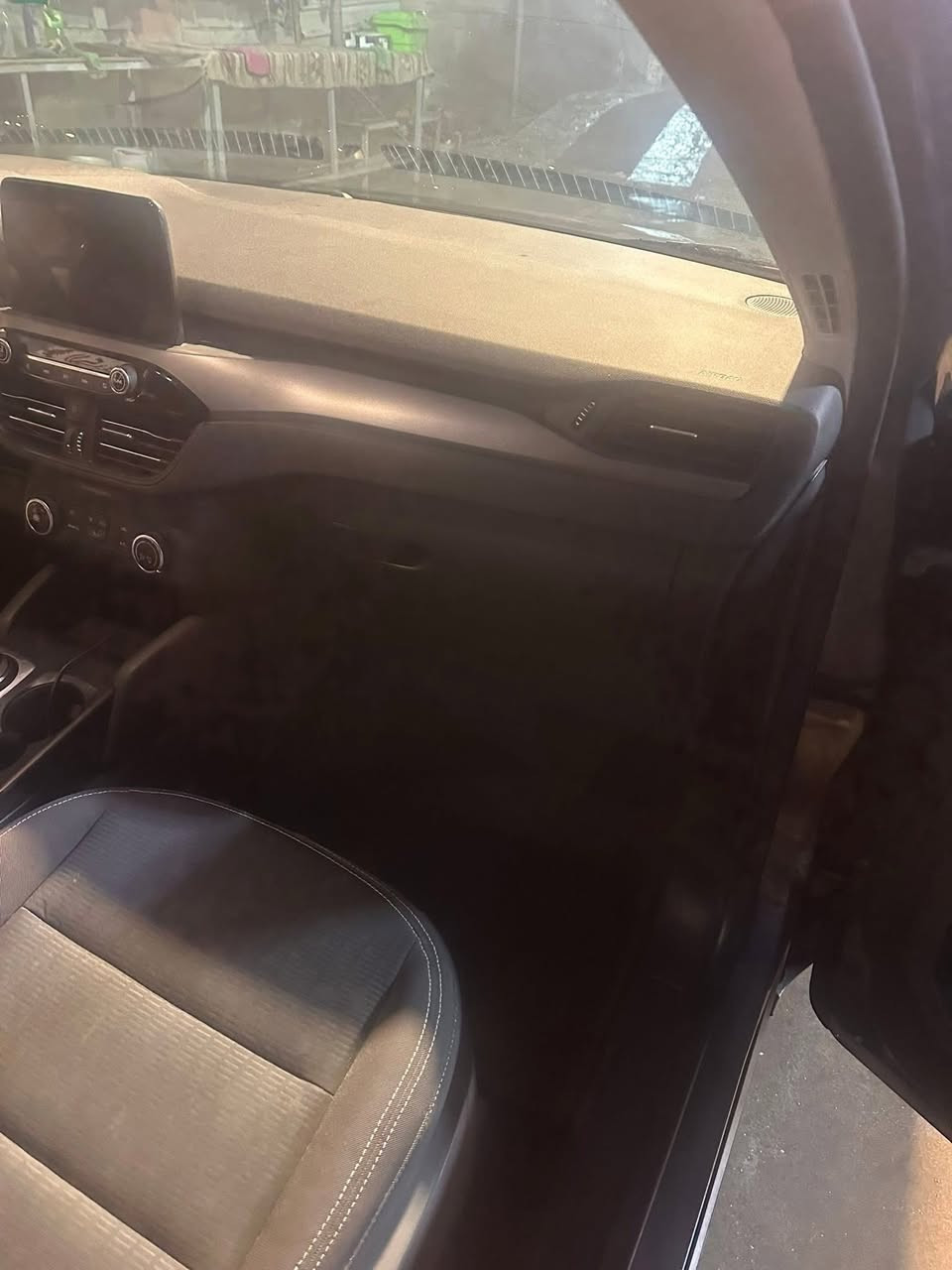 السلام عليكم
فورد إسكيب موديل ٢٠٢٣ رقم بغداد الجديد 

محرك ١٥٠٠ تيربو 

ماشيه ٤١ الف كيلو 

حادث سطحي بنيد فقط 

ايرباك راجع سستم بشرط 

كلشي واضح بالصور 

 السعر ١٣٣ وبيها مجال بسيط جدا بيع سريع 

مكانها بغداد 

***********
