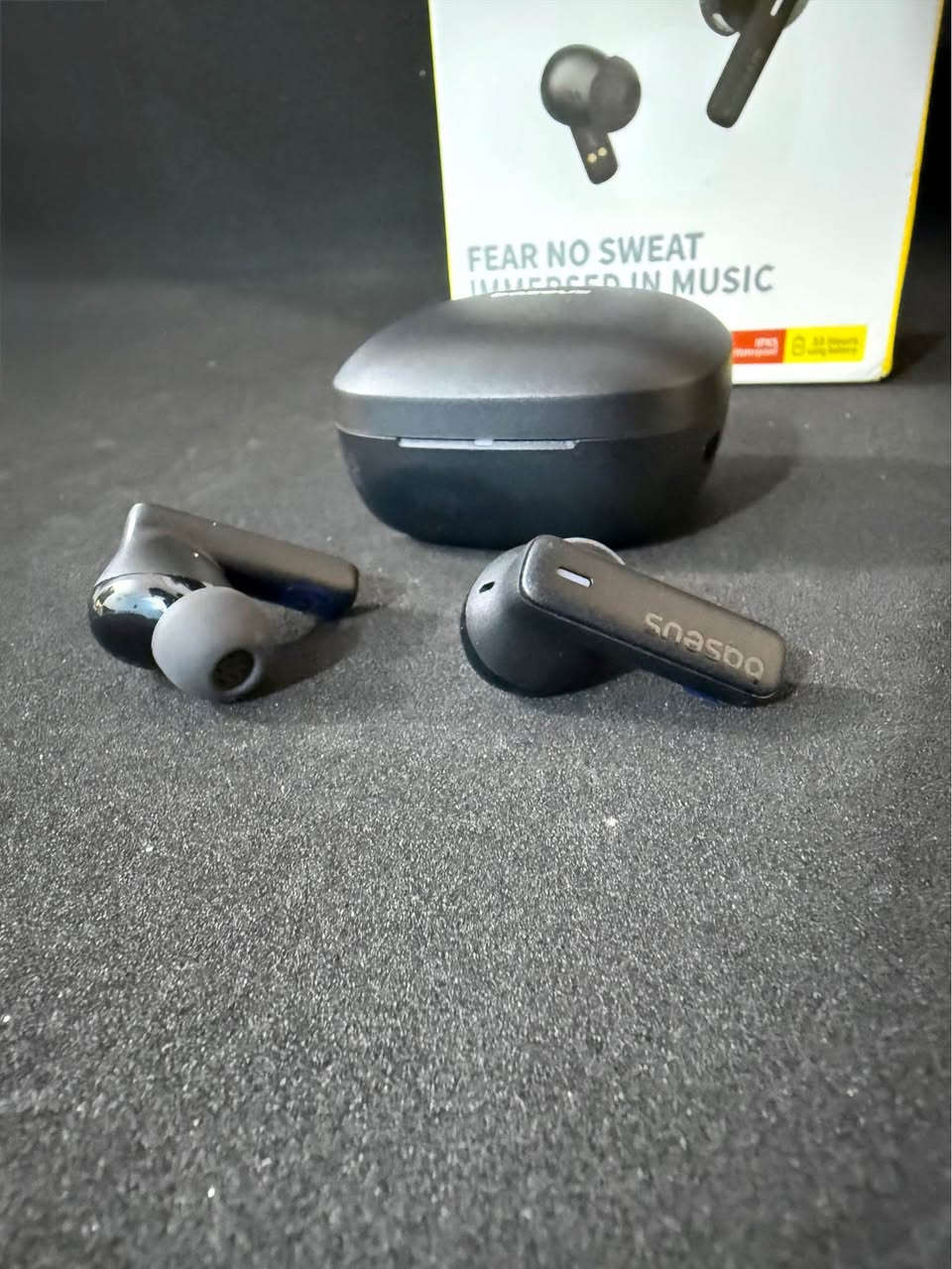 سماعة ماركة Baseus Bowie E19 

جديدة لوك أصلية

جودة الصوت: مزودة بمحركات ديناميكية كبيرة بحجم 12 ملم لتقديم صوت جهير (Bass) قوي وصوت نقي

تعمل لمدة 6 ساعات متواصلة بشحنة واحدة للسماعات

يصل إجمالي وقت التشغيل إلى 33 ساعة عند استخدام علبة الشحن

يدعم الشحن السريع: شحن لمدة 10 دقائق يمنحك ساعتين من الاستماع

الاتصال: تدعم تقنية Bluetooth 5.3 لضمان اتصال مستقر وسريع واستهلاك أقل للطاقة

المكالمات: تحتوي على نظام ميكروفون مزدوج مع تقنية ENC (إلغاء ضوضاء البيئة) لضمان وضوح صوتك أثناء المكالمات وتقليل الضجيج المحيط

مقاومة الماء: حاصلة على تصنيف IPX5، مما يجعلها مقاومة للعرق ورذاذ المطر، وهي مثالية للتمارين الرياضية

التحكم باللمس: تتيح لك إيماءات اللمس إدارة الموسيقى والمكالمات وتفعيل المساعد الصوتي بسهولة

السعر 25 ألف والتوصيل مجاني كل العراق 🚚

للحجز والاستفسار مراسلة الصفحة 

رابط واتساب مباشر الي يريد يراسلني 👇

https://wa.me/message/ANGQMMLUZKO4C1 بغداد, العراق


**إذا كنت صاحب هذا الإعلان وتريد حذفه لأي سبب، رجاءا أرسل رسالة إلى الدعم الفني**