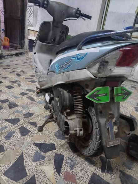 السلام عليكم دراجه منغولي للبيع الدراجه نضيفه كفرات بلاديه ابو الختم مكينه مجفته جديد نقص بس الكفر مال الايت شوفت عينكم كهربايات شغاله المكان بغداد مدينه الصدر السعر 350 وبيه مجال حك الجيه الرقم ***********
